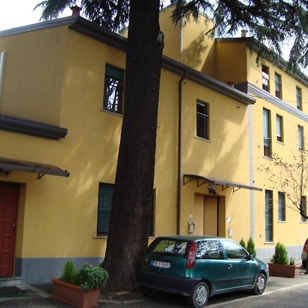 Residence Il Pino Саронно Экстерьер фото
