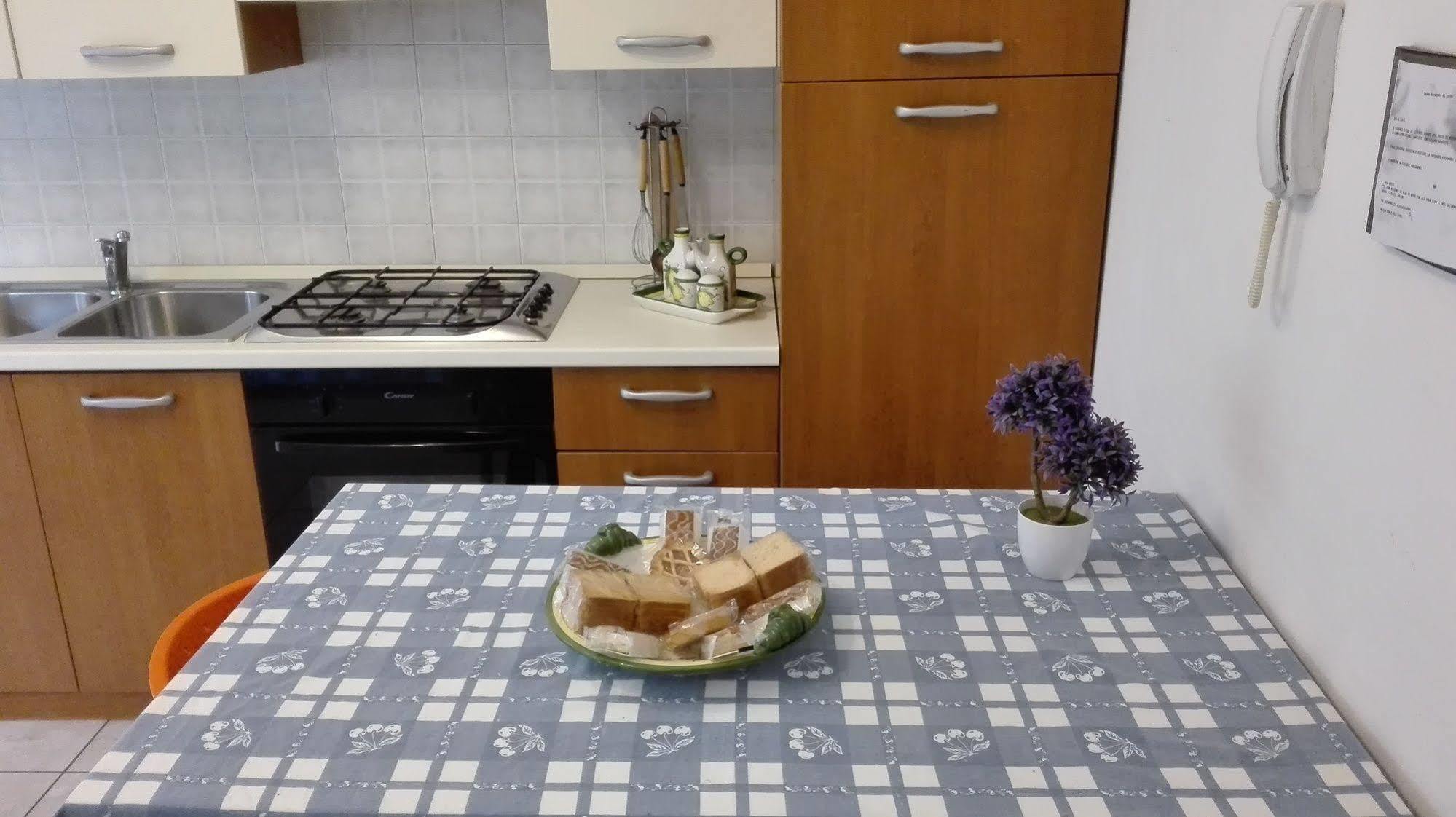 Residence Il Pino Саронно Экстерьер фото