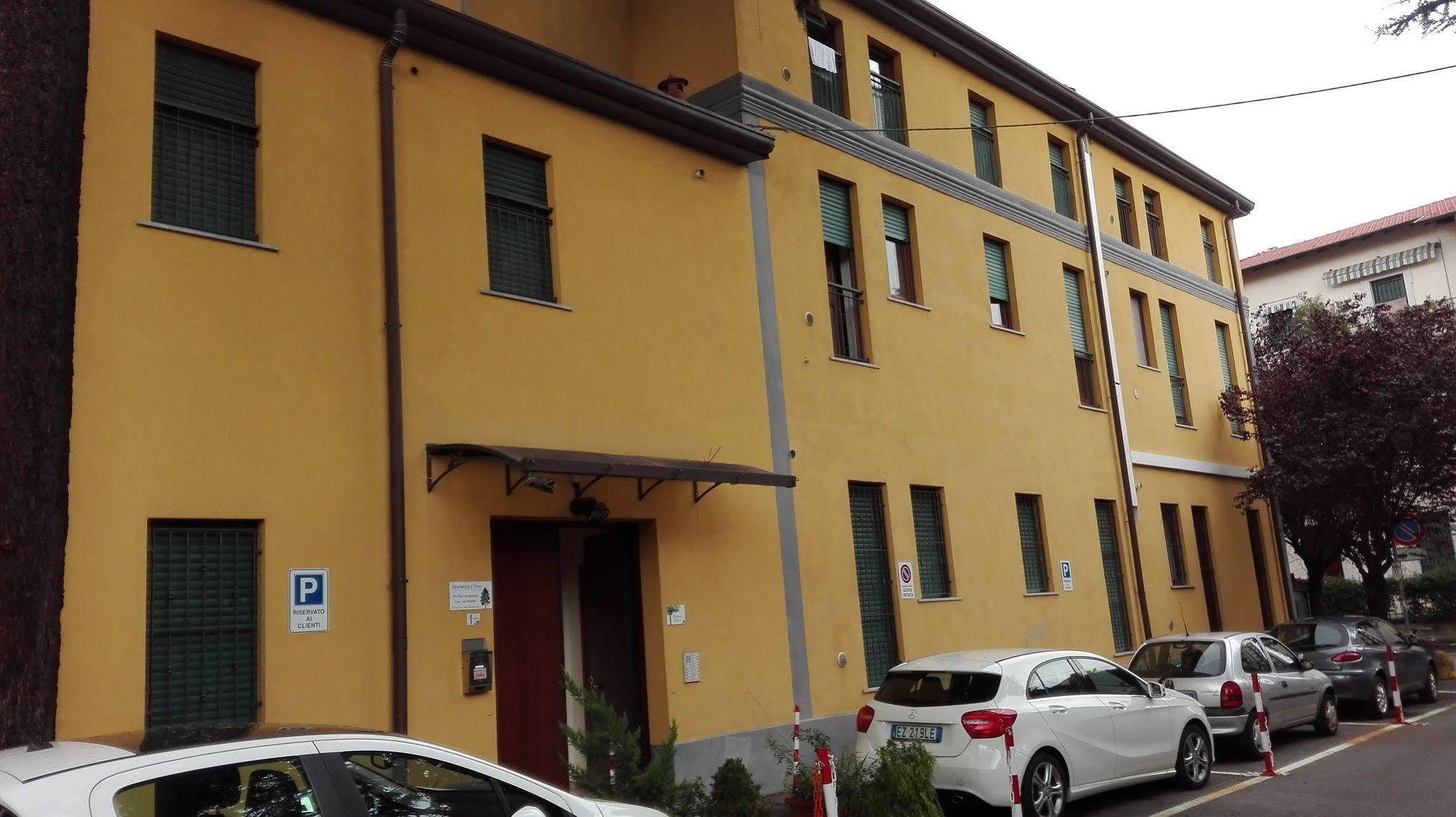 Residence Il Pino Саронно Экстерьер фото