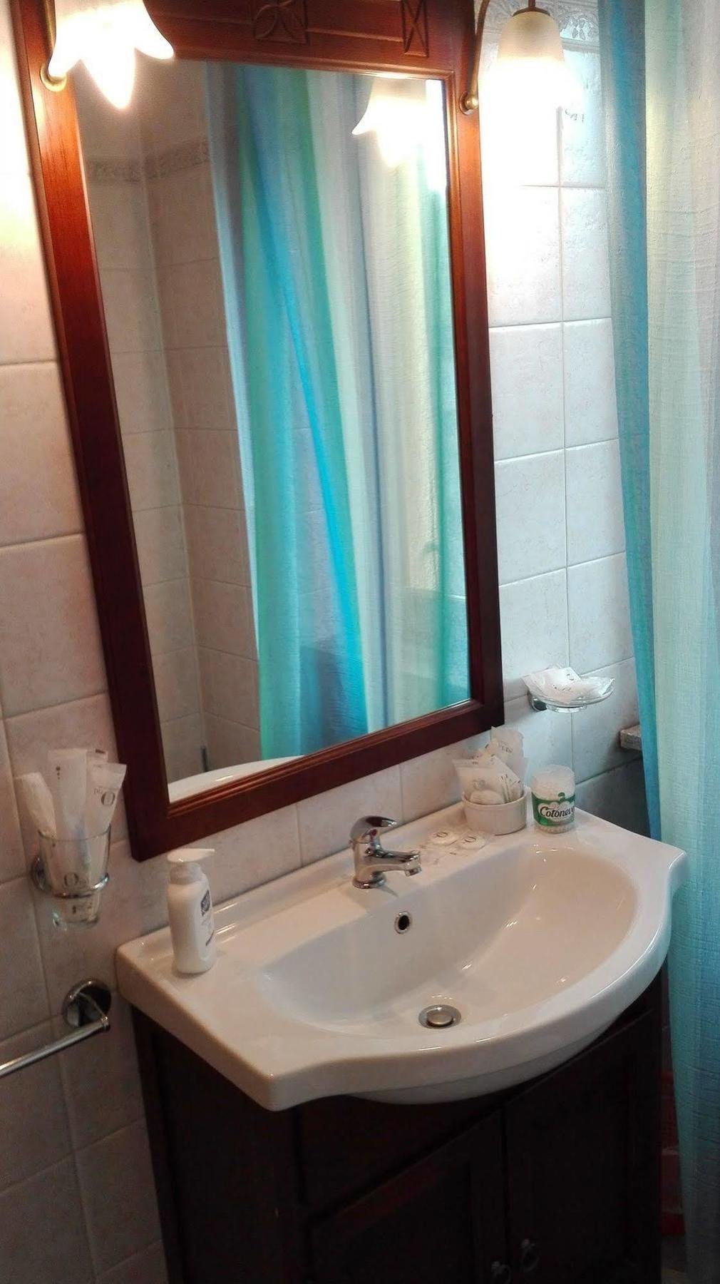 Residence Il Pino Саронно Экстерьер фото