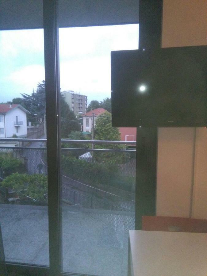 Residence Il Pino Саронно Экстерьер фото
